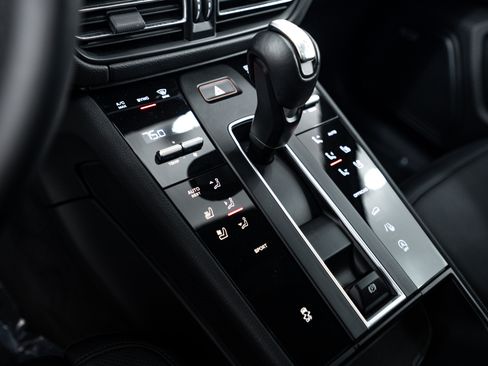 Certified 2023 Porsche Macan AWD/4WD image 15