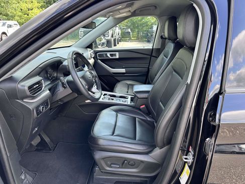 Used 2023 Ford Explorer XLT w/ Equipment Group 202A AWD/4WD image 12