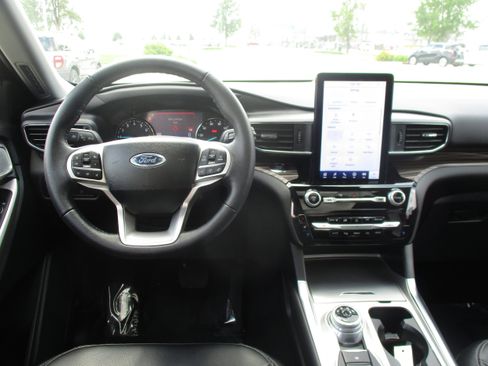 Used 2024 Ford Explorer Limited w/ Limited Technology Package AWD/4WD image 18