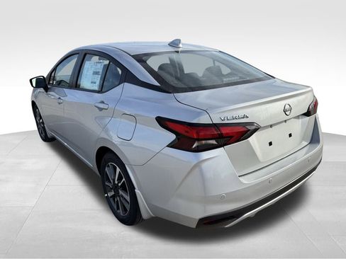 Used 2025 Nissan Versa SV w/ Trunk Package image 4