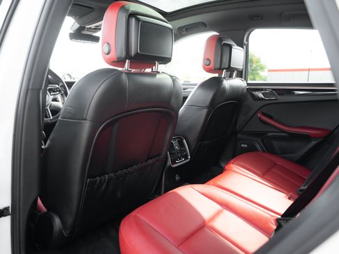 Used 2019 Porsche Macan AWD/4WD image 24