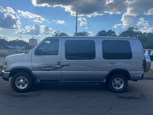 Used 2011 Ford E-250 and Econoline 250 w/ RV Plus Pkg image 7