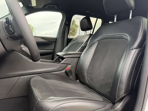 Used 2024 Jeep Grand Cherokee Altitude RWD image 12