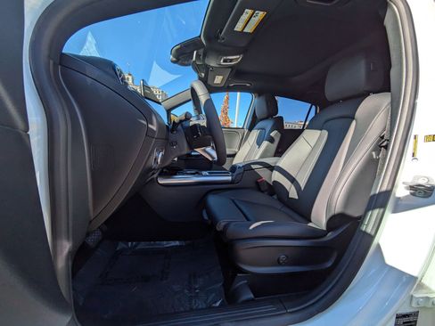 New 2025 Mercedes-Benz GLA 250 4MATIC image 9