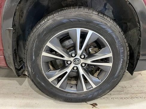 Used 2018 Toyota Highlander LE AWD/4WD image 13
