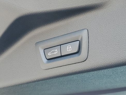 New 2026 BMW X5 xDrive40i w/ M Sport Package image 28