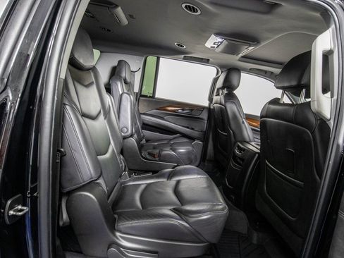 Used 2018 Cadillac Escalade ESV Premium Luxury image 11