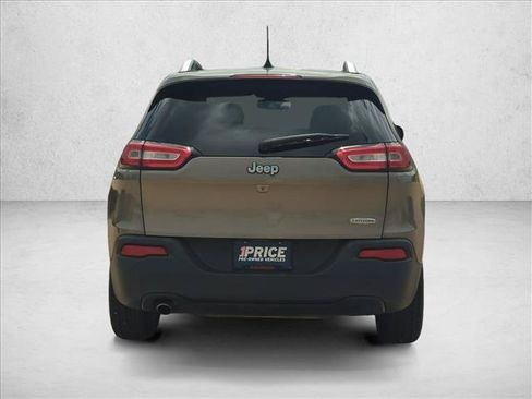Used 2017 Jeep Cherokee Latitude FWD image 7