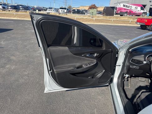 Used 2021 Chevrolet Malibu LT image 9
