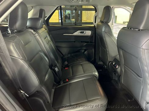 Used 2025 Ford Explorer Active w/ Active Comfort Package AWD/4WD image 20