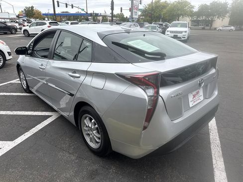 Used 2016 Toyota Prius Three Touring image 3