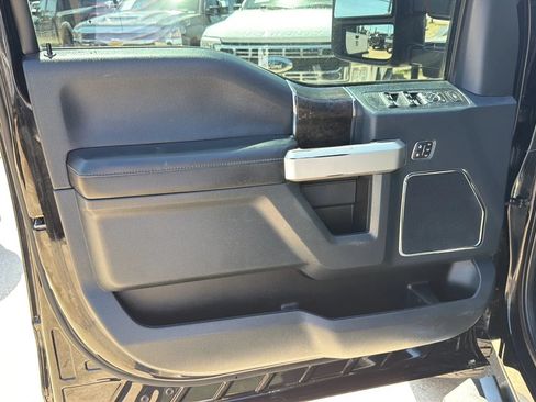Used 2022 Ford F350 Lariat w/ Lariat Value Package AWD/4WD image 13