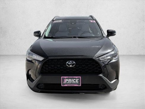 Used 2022 Toyota Corolla Cross LE FWD image 2