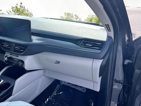 Used 2025 Ford Escape SE image 17