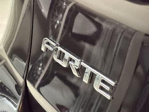 Used 2017 Kia Forte LX w/ LX Popular Package FWD image 8