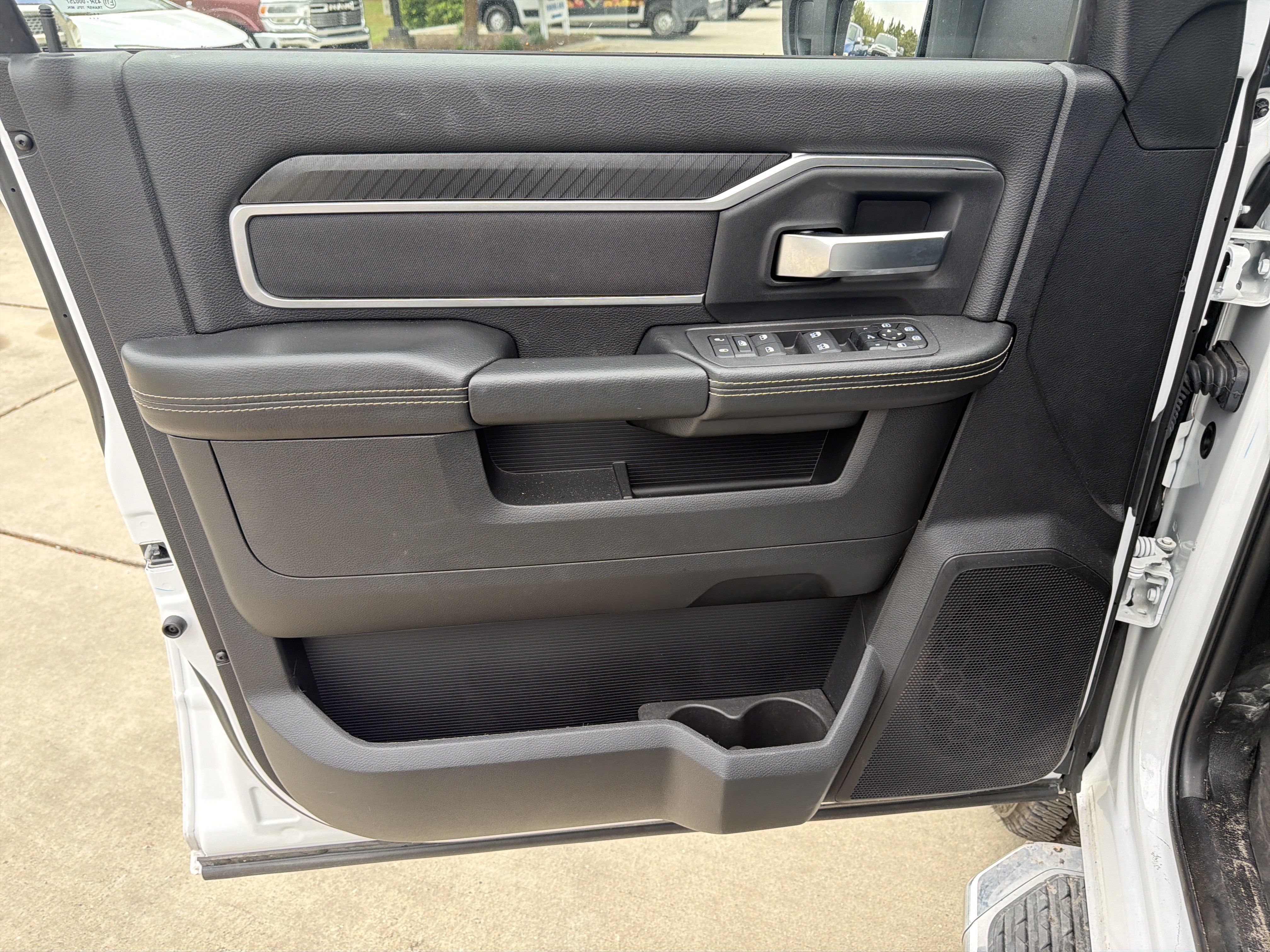 Used 2025 RAM 2500 Big Horn AWD/4WD image 13