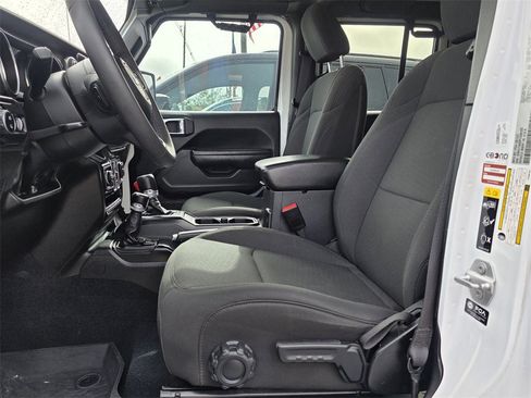 Used 2023 Jeep Gladiator Willys image 6