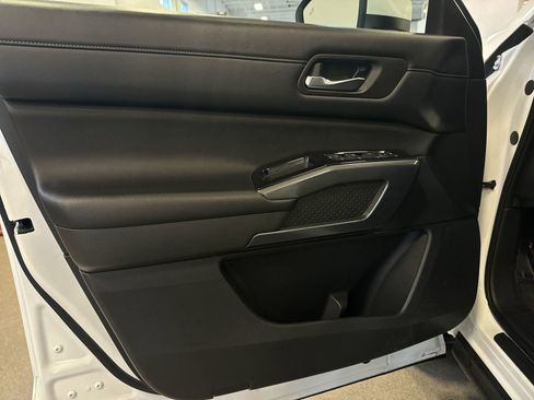 Certified 2024 Nissan Pathfinder SL image 21