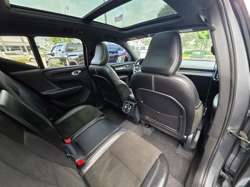 Used 2019 Volvo XC40 T5 R-Design AWD/4WD image 16