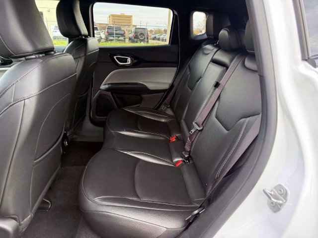 Certified 2025 Jeep Compass Limited AWD/4WD image 13