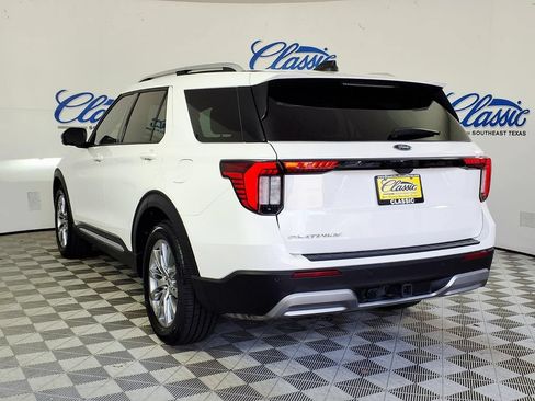 Used 2025 Ford Explorer Platinum RWD image 2