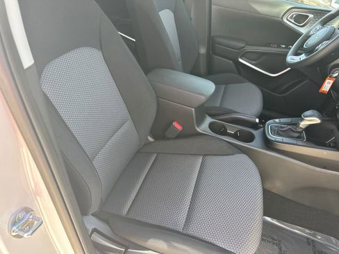 Used 2025 Kia Soul LX w/ LX Technology Package image 13