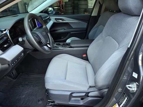 Used 2025 Toyota Camry LE image 17