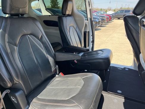 Used 2018 Chrysler Pacifica Touring-L Plus FWD image 20