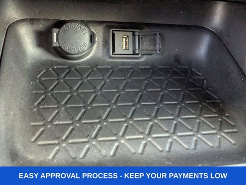 Used 2022 Toyota RAV4 LE image 30