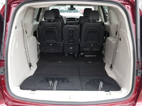 Used 2017 Chrysler Pacifica Touring-L FWD image 10