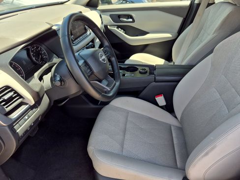 Used 2025 Nissan Rogue SV AWD/4WD image 16