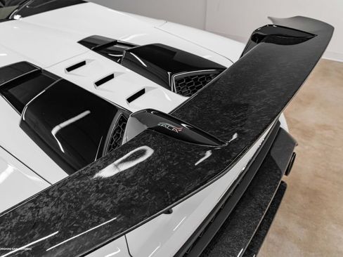 Used 2019 Lamborghini Huracan Performante AWD/4WD image 22