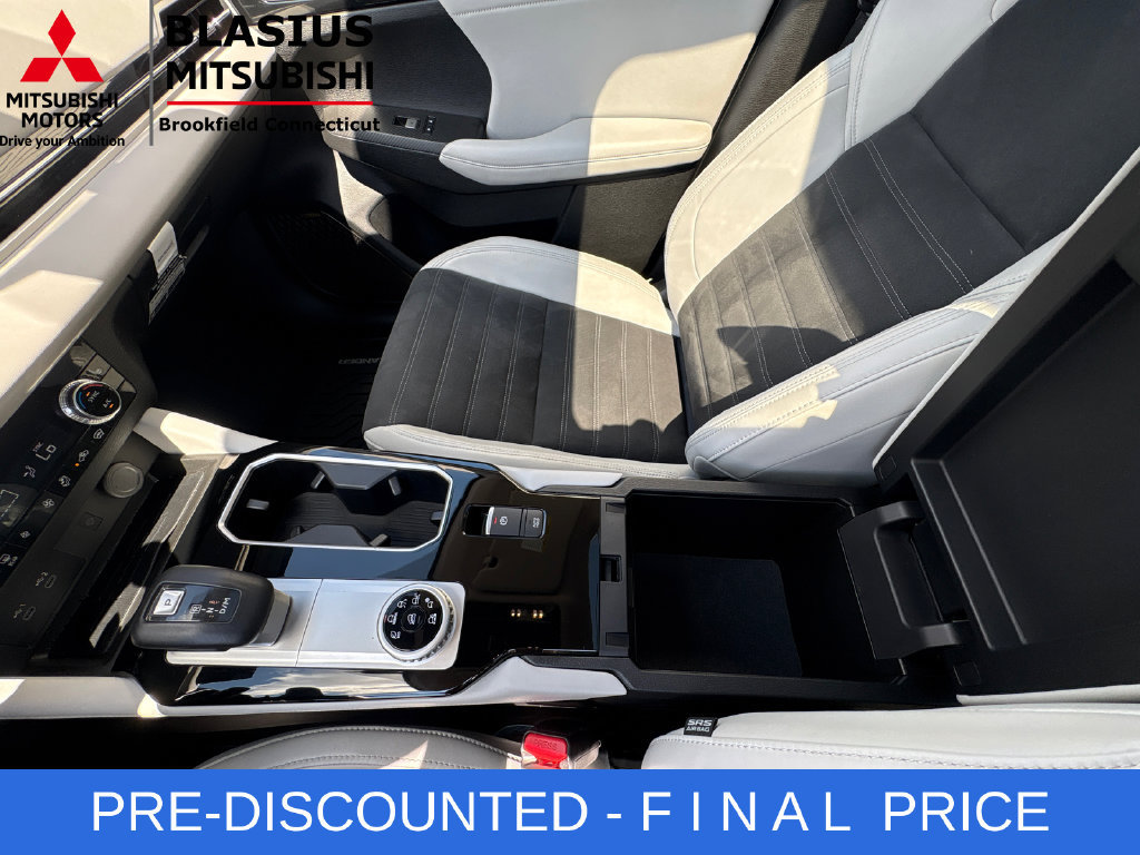 Used 2025 Mitsubishi Outlander SE AWD/4WD image 28