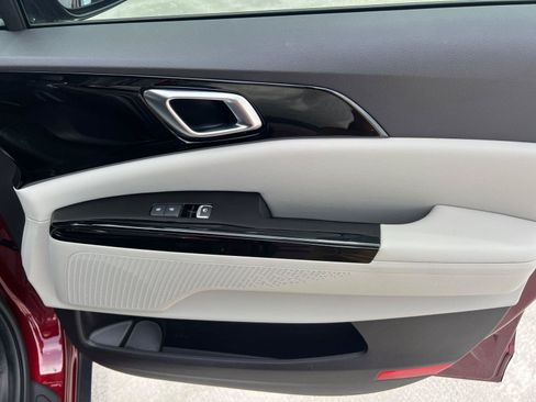 Used 2024 Kia Carnival EX FWD image 15