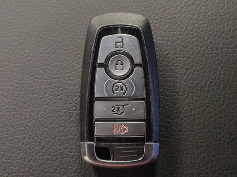 Used 2020 Ford Explorer XLT w/ Equipment Group 202A RWD image 32