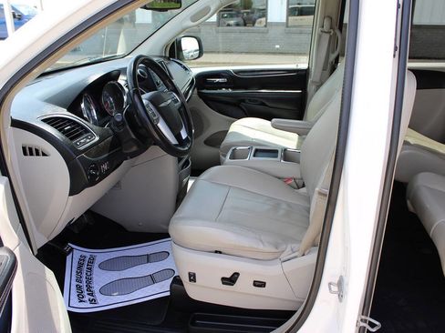 Used 2013 Chrysler Town & Country Touring FWD image 15