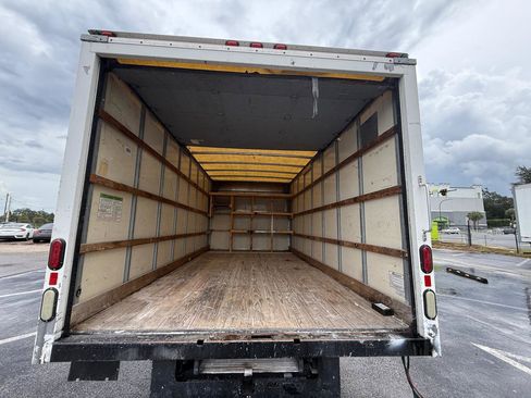 Used 2015 Ford E-350 and Econoline 350 Super Duty image 12