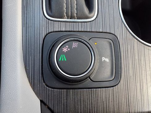Used 2019 GMC Acadia SLT FWD image 9