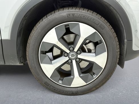 Used 2025 Volvo XC40 B5 Plus AWD/4WD image 26
