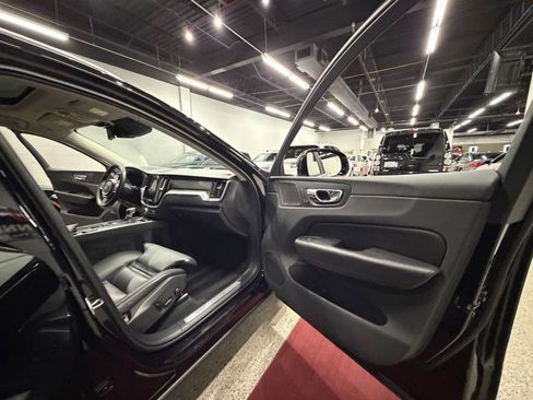 Used 2019 Volvo XC60 T5 Momentum w/ Multimedia Package AWD/4WD image 33