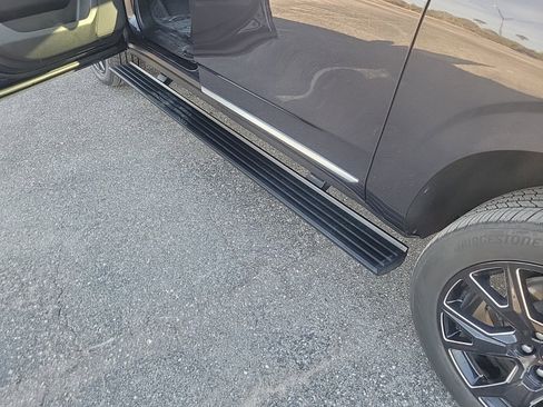 Used 2023 GMC Yukon XL Denali image 10