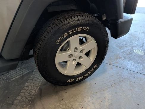 Used 2015 Jeep Wrangler Sport w/ Quick Order Package 24S AWD/4WD image 21