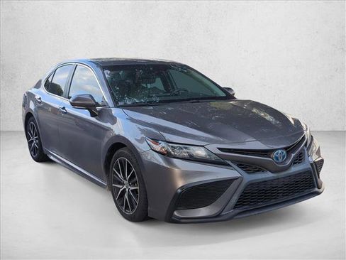 Certified 2022 Toyota Camry SE w/ Audio Upgrade Package FWD image 3