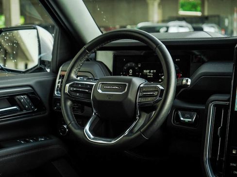 Used 2025 GMC Yukon Denali AWD/4WD image 18