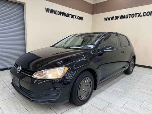 Used 2015 Volkswagen Golf S image 2