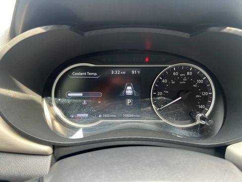 Used 2020 Nissan Versa SV w/ Electronics Package FWD image 10