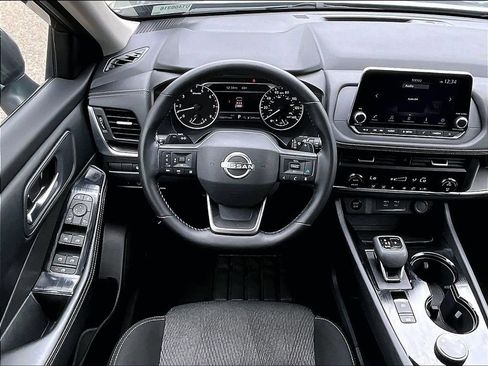 Used 2025 Nissan Rogue SV AWD/4WD image 17