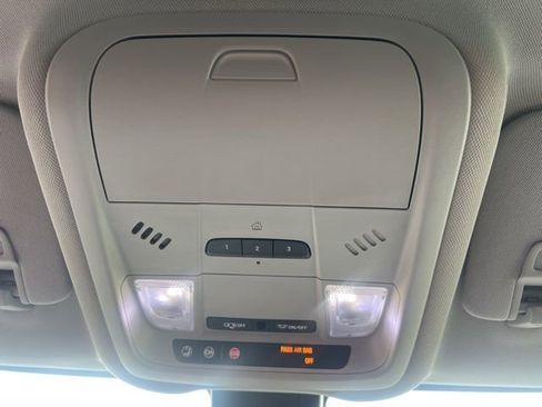 Used 2019 Chevrolet Equinox LT w/ Driver Convenience Package FWD image 31