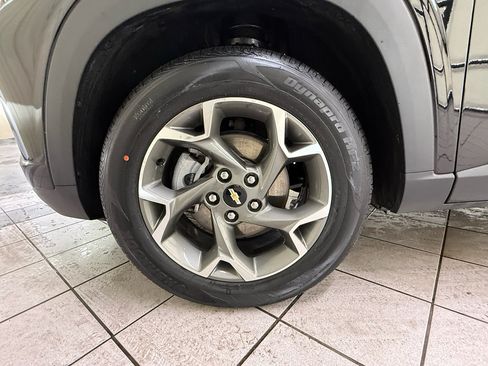 Certified 2025 Chevrolet Trax LT w/ LT Convenience Package FWD image 14