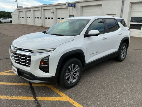 Used 2025 Chevrolet Equinox LT FWD image 4